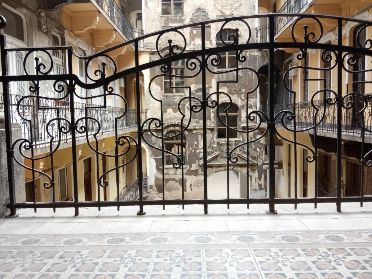 Jolie Apartment In Historical Center ブダペスト エクステリア 写真